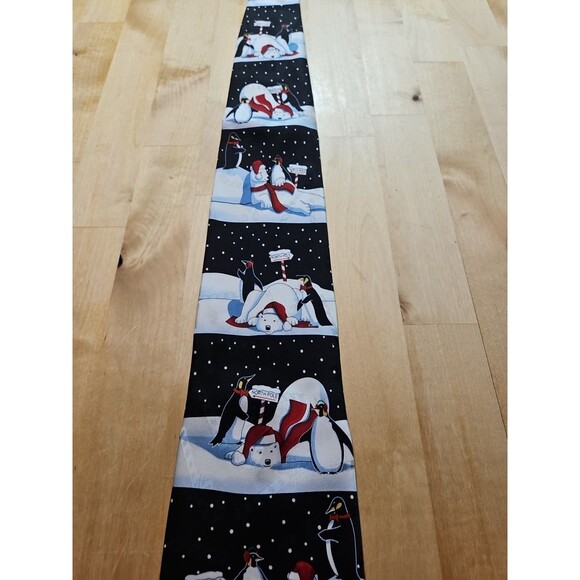 Christmas Tie Hallmark Yule Tie Polar Bear & Penguins - Picture 6 of 9